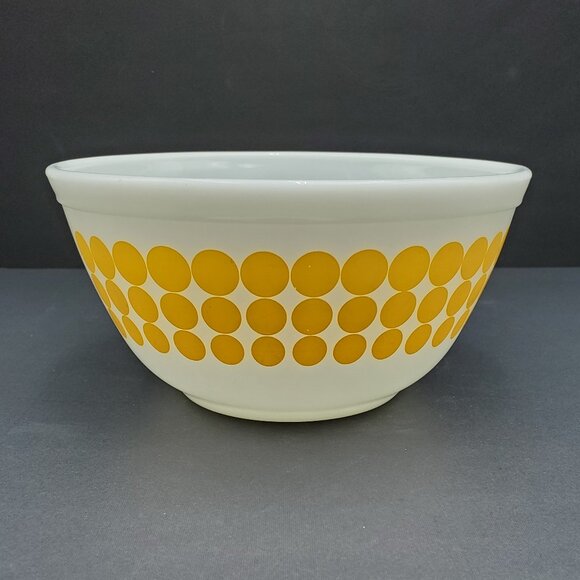 Pyrex Yellow Dots 1.5 Quart Mixing Bowl Pyrex Dots Yellow 402 Serving Bowl - Picture 5 of 10